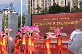 举国欢庆国庆到，礼炮声声驱恶邪，鲜花簇簇献祖国