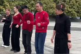 今天主打一个开心广场舞#浅跳一下 #一学就会系列 #7080后的回忆 #迪斯科舞曲视频封面
