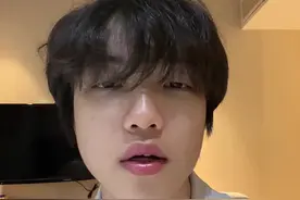 线下真实玩梗粉丝，没想到线下这么腼腆 #无畏契约夜露 #假期打瓦计划视频封面