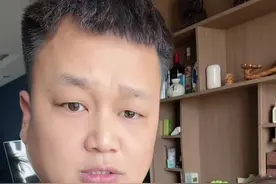 听说一家人不能一起坐飞机，那就把儿子留家里吧。#主打的就是一个真实