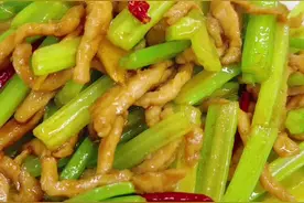 这样做简单好吃 #芹菜炒肉#一起学做菜 #我是美食创作者 #美食教程 @抖音热点视频封面