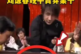 当年刘谦春晚手臂穿透玻璃桌惊呆了13亿人#穿越术 #魔术教学视频封面