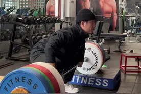 给膝盖上个强度。#爆发力 #健身 #日常训练 #运动表现 #高翻视频封面