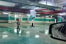 #放假的乐趣就是翻垃圾堆捡烟盒，什么价钱的烟比大人都懂！视频封面