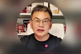 女篮亚洲杯输给日本，韩旭、张子宇双塔战术并不管用 中国女篮曾希望用张子宇和韩旭的双塔去彻底把日本队闷死，但这一招并不管用。日本队研究了张子宇的特点、中国女篮必须联防的外线漏洞，所以攻击点都在张子宇够不着的位置，或者三分线外轮转不到位的位置。
