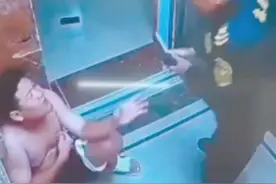 保安电梯暴打家暴男，警方后续来了：通过派出所调解，保安无责。视频封面