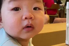 吃完奶一定要拍嗝吗、几月龄不可以竖抱图片