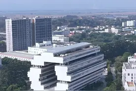 这里就是香港首富李嘉诚投资近4个小目标的的医科大学，因独特外形，被网友称为大口径的，你觉得像吗#汕头医科大学#李嘉诚 #无人机航拍 #内容启发搜索 #发现中国之旅视频封面