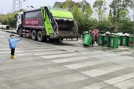 #垃圾车环卫车视频封面