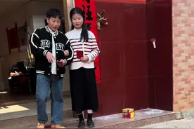 祝大家新年快乐！！！#压岁钱 #内容启发搜索 #要红包的正确方式 #磕头拜年 #恭喜发财红包拿来视频封面
