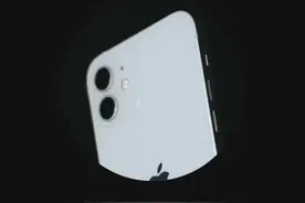 iPhone最烦人的功能，手电筒自动开怎么办？ #iphone #iphone小技巧 #数码科技视频封面
