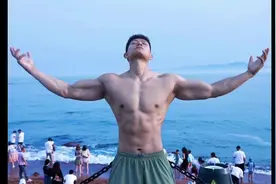 185CM的山东汉子，那么喜欢挂空挡，是实力太强吗  #黑皮体育生视频封面