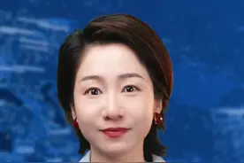 谢浩男 三观清醒 #谢浩男回应爸爸送奔驰  失散24年的谢浩男抱着妹妹车上睡着的视频，感动了很多人。他说自己目前最重要的是学业，也没有驾照，暂时不需要车。将来计划继续读博。面对失而复得的财富，却如此清醒，这样的三观，应该是父亲收到过最好的礼物吧。愿这份好运，延续到更多仍然在寻找的家庭。#谢浩男 #谢岳 #宝贝回家 #寻子