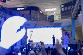 深圳线下粉丝见面会喔#万象城 #粉丝应援 #王俊凯 #蓝海猖狂