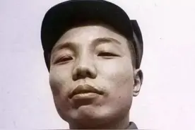 肖华上将，江西兴国县人。出生贫苦工人家庭，父母是共产党员视频封面