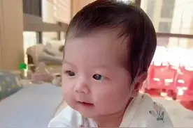 出生时5斤，月子28天9斤了。月子里贫血导致奶少，用对方法，6天时间奶量暴增，七八根奶线全通，5分钟时间嗖嗖吸280毫升，之前两边软塌塌只有30，现在两小时不吸涨的硬邦邦像石头!追奶成功啦，奶水不够的麻麻我送你#母乳不足#母乳喂养 #追奶 #下奶汤#母乳不够宝宝吃怎么办