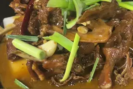 翔哥教我做他们的特色〔烧老鸭〕#美食教程 #鸭子的家常做法视频封面