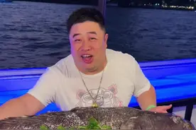 泰国自助曼谷湄南河边绝美风景活烤虾蟹海鲜自助，越来越内卷了 #泰国 #泰国美食视频封面