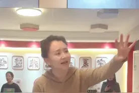 好多粉丝朋友说我的指挥不专业，在这里说明一下，我的确不是专业指挥，学生们也是零基础学员，我们这群不专业的人在努力干着专业的事，哈哈，希望你们喜欢。#撒丽娜#真人真唱 #课堂随拍 #声乐教学 #炙热计划