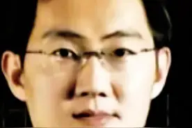 腾讯创始人 马化腾（Pony Ma），1971年10月29日生于广东省汕头市潮南区，于1993年取得深圳大学理科学士学位。腾讯公司创始人之一、腾讯科技（深圳）有限公司董事会主席、首席执行官，全国青联副主席，第十二届、十三届全国人大代表，深圳市潮汕青年商会荣誉会长、深圳潮青会永远荣誉主席，中国网络社会组织联合会副会长。视频封面