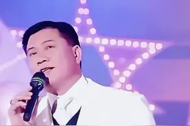 万梓良版《走进新时代》封神了！现场大佬云集，都主动起来握手！视频封面