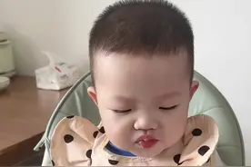 来看看10个月宝宝一天两顿辅食吃点啥？上午吃南瓜牛肉烩饭，软糯香甜，下午吃玉米手指条，锻炼咀嚼和抓握，宝宝超爱吃#宝宝辅食 #宝宝爱吃 #小月龄辅食 #辅食教程 #做法简单又营养视频封面