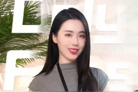 靠擦边一年直接赚66亿美刀？ #财经 #大长腿 #onlyfans视频封面