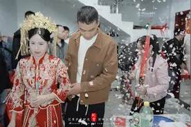 幸福的婚礼,我负责记录,你们负责沾沾喜气#跟拍摄影 #纪实摄影视频封面