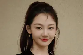 时隔八年再看冯小刚一手捧红的芳华五美，早已活出截然不同的人生 #芳华 #苗苗 #钟楚曦 #杨采钰 #李晓峰