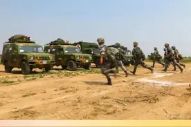 去巴基斯坦的那个合成营，二零年就已经是一等功营了。所有的干部都是提干上去的，以三期四期为骨干力量，义务兵是没有资格进去的，套改士官以后再择优录取，录取了还要继续按比例淘汰。很久之前就已经有这个单位了，其他单位抽组部分人员配属过去一部分，属于是天量的的资金，精英中的精英，最完备的情报支持，技术支持，一个武装到牙齿的加强营。据我所知，这三百人，人均一点几个三等功，二等功十几个，一等功大于等于五个#远征军 #边防官兵 #中国29个重装合成旅 #巴基斯坦联合军演视频封面