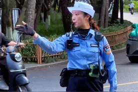兔子警官提醒驾驶员开车不要玩手机，三分哦五十哦#杭州交警#李语蔚#守护平安#正能量视频封面