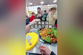 90后小伙在县城摆摊卖卤菜的第519天 #胡师傅大锅卤菜 #沉浸式摆摊 #内容启发搜索