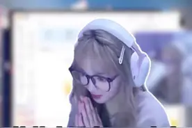 CF女职业选手草莓直播向Doo表白，全程娇羞#穿越火线 #cf #2024cfpl