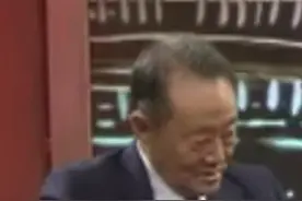 #郭鹤年 #亚洲糖王 当时要做砂糖生意时全家族人都反对，但郭鹤年认为这是一个能挣大钱的生意视频封面