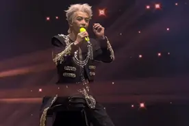 #王栎鑫上海演唱会 一小段《最好的我们》合唱