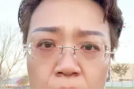 不是因为哈尔滨🔥了才买不到火车票，而是从南到北的票一直都难买。以前是到哪里就买哪里的票，而现在，一票难求成了每个人春运返乡的压力。到底多高的工资，又有多少#东北人 才不介意这高价机票呢 ？#日常唠嗑 #日常vlog #12306 #原创视频封面