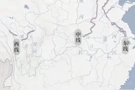 今天用一个近十分钟的长视频，详细聊聊南水北调的事，南水北调东线和中线工程，已经运营了9年了，合计调水量已经累计达到700亿立方米，我上次回老家河北，已经亲身感受到有巨大的改变了，地里有些小河沟平时已经开始有水了！但只有东线和中线，还远远不够，河北很多地方以前地下水超采太严重，很多地方有塌陷的风险，南水北调西线工程必须跟上来，其实西线才是三条线里的老大，年规划调水量在170亿立方米，并且它不仅仅对河北、北京、天津有利，也会对黄河沿线的宁夏、陕西、山西、河南等地有巨大贡献，甚至大家还期待、干脆打通所谓的红旗河，直接调水到新疆，我感觉大的方案今年就会有望宣布，大家认为呢？#地理 #南水北调 #大运河 #丹江口 #黄河视频封面