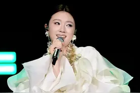 单依纯济南限定歌曲《瘦子》！ #单依纯 #瘦子 #单依纯济南演唱会视频封面
