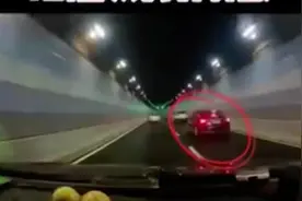 隧道内行驶注意事项简练版：  1. **进入前**：开近光灯