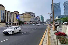 #八一大道单向八车道视频封面