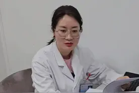 给值夜班的徐大夫和护士同事们送温暖😂#医生#医院趣事 #护士夜班禁忌水果#护士夜班