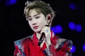 谁懂大雨天跟《晴》的适配度！ #汪苏泷 #晴 #汪苏泷合肥演唱会