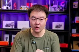 115 pro钛金属中框真的比之前的手机中框耐摔吗？ #苹果手机维修 #15promax #苹果原厂屏幕