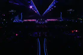 #王者荣耀版电梯战神   当“电梯战神”化身“峡谷战神”