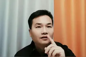 为什么不能关灯看手机? #健康养生#看手机生活常识