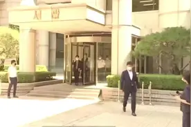 大韩民国三星集团会长李在镕的强大气场!#李在镕 #三星 #韩国三星视频封面