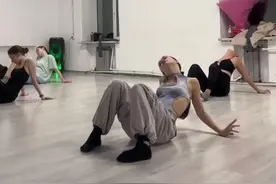 现代舞动作组合 俄罗斯现代舞者Alexandra Goroshko视频封面