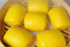 绞肉机让你轻松做出水光肌南瓜馒头！终于不用稀了吧唧粘一手了#南瓜馒头 #绞肉机和面#宝宝面食馒头做法