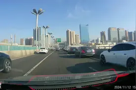 这还没下雪呢，路有这么滑嘛？乌鲁木齐路本来就出了名的堵