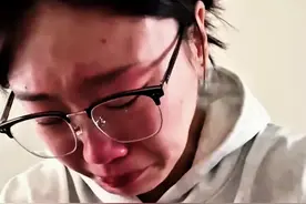 穿上的是洛丽塔，但撑起的却是整个家 #感动 #长姐如母 #破防就在一瞬间视频封面